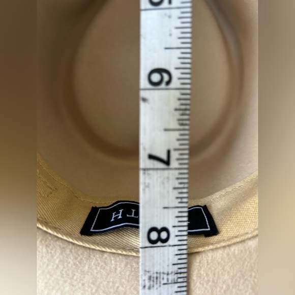 Wyeth NWOT 100% wool beige hat with leather detail - Picture 5 of 6